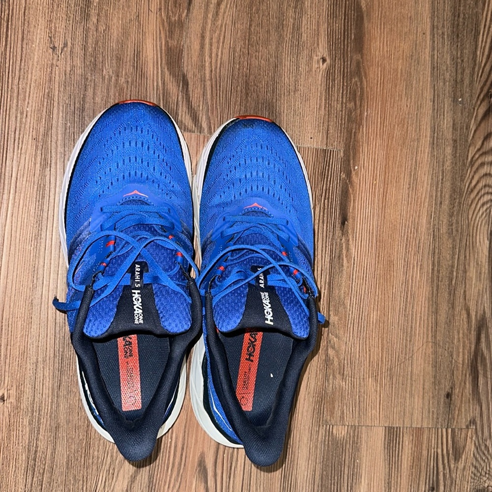 hokas blue and white